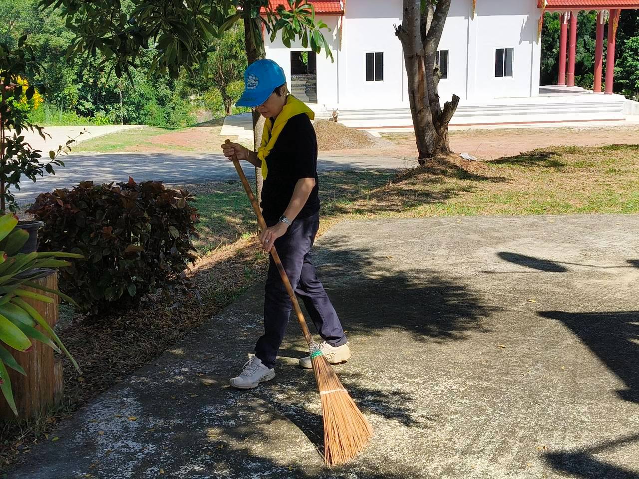 LINE_ALBUM_จิตอาสา วัดดงพระเจ้า ????_261021_27